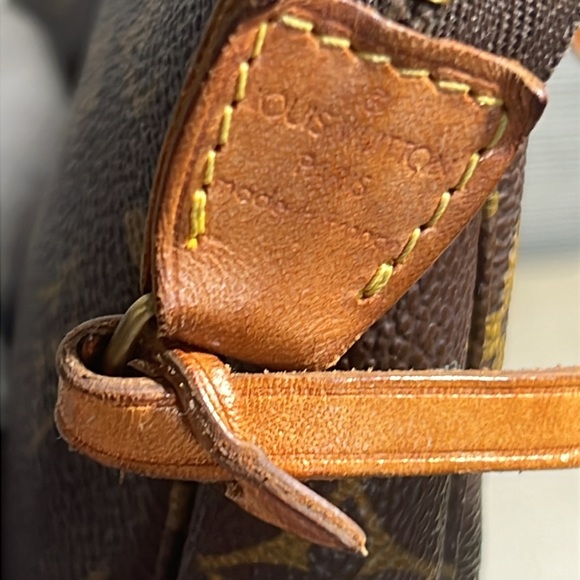 Louis Vuitton Pouch Bag Pochette Monogram ✅COA Included - Picture 9 of 16